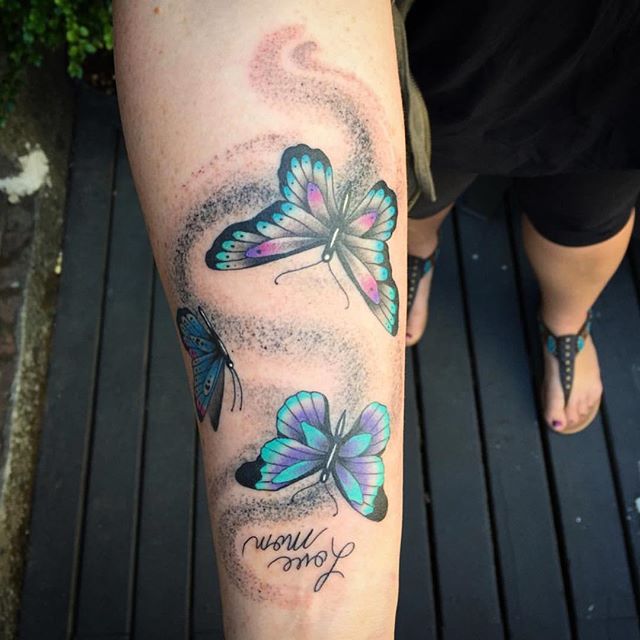 Tattoos are a beautiful way of celebrating your loved ones. @prairietats tattooed these gorgeous butterflies and incorporated his clients mothers handwriting into the design. #welovetattooingyou