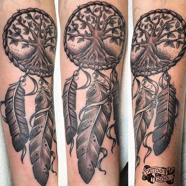 We are open til SIX pm. Come visit us at 826 Fort Street. #welovetattooingyou (tattoo by @tamitattoos)