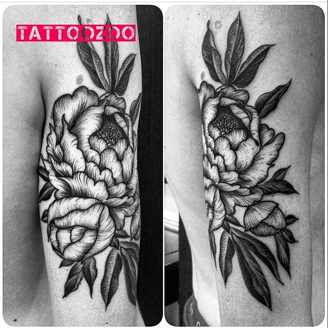 Helllloooo! We open at 12noon today and will be here poking you with needles until 5pm. (tattoo by @davidmaiertattoos)