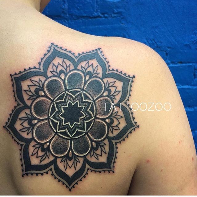 This beauty (done by @tamitattoos) is a cover-up! Isn't it gorgeous?!! We LOVE the challenge of doing a cover-up! Come down to 826 Fort St and let's see what we can do for you!!