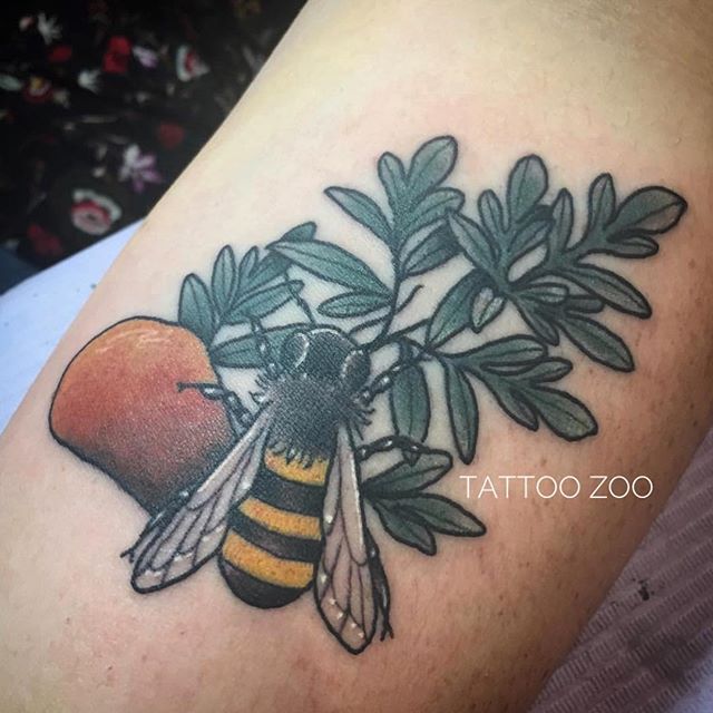 Buzz buzz (tattoo by @tamitattoos)
