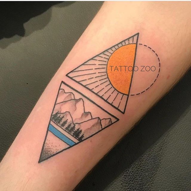 It's gonna be a bright (bright), bright (bright) Sun-Shiny day... 🌞 (tattoo by @marymadsentattoos)