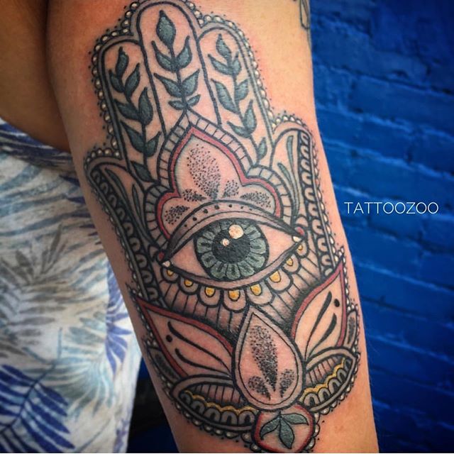 👁 (tattoo by @tamitattoos) Call 250-361-1952 to book your FREE consultation with Tami.