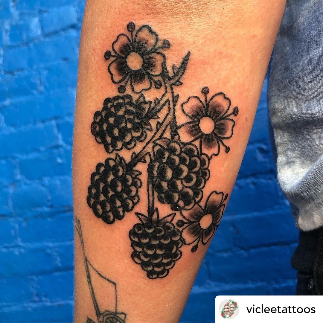 Apprentice @vicleetattoos Blackberry bundle. So many little circles!!! #blackandgreytattoo #tattooapprentice #apprenticetattoo #blackberries #blackberrytattoo #blackandgrey #tattoozoo #transtattooartist #victoriabc