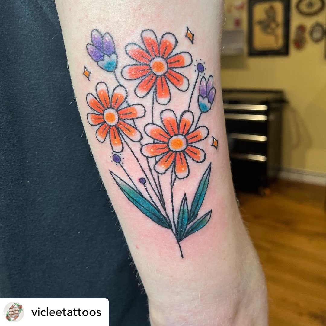 Apprentice • @vicleetattoos Y’all know I love a bunch of colourful flowers! Shoot me an email to book a bunch! vicleetattoos@gmail.com#flowerbunch #flowertattoo #colourtattoo #floral #fullcolour #tattooapprentice #apprenticetattoo #transtattooartist #queerartist