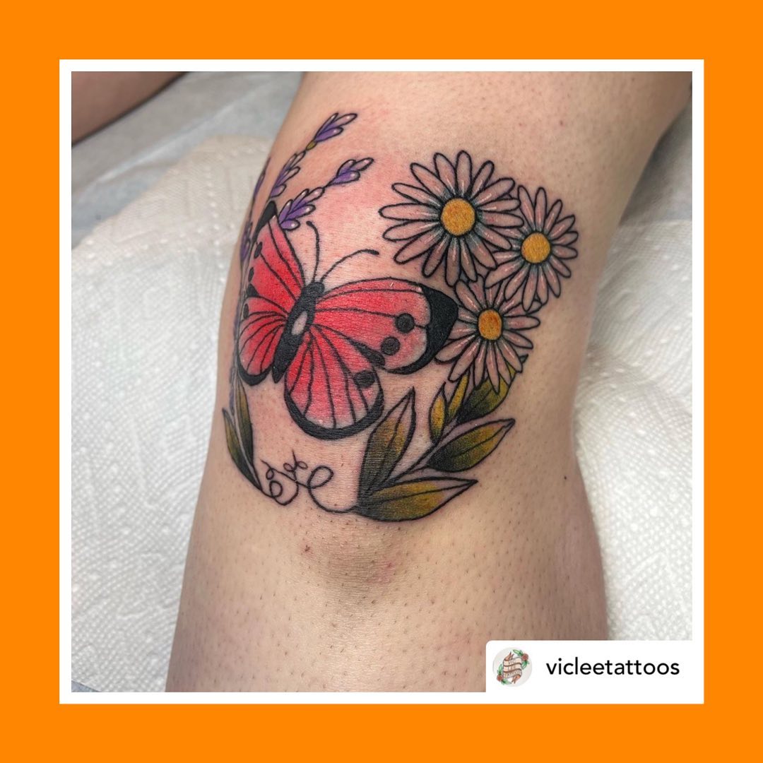• @vicleetattoos Butterfly knee for CK, can’t wait to do the next one! #butterfly #daisies #lavender #kneetattoo #colourtattoo #floraltattoo #flowertattoo #tattoo #transtattooartist #queerartist #tattooapprentice #apprenticetattoo #victoriabc